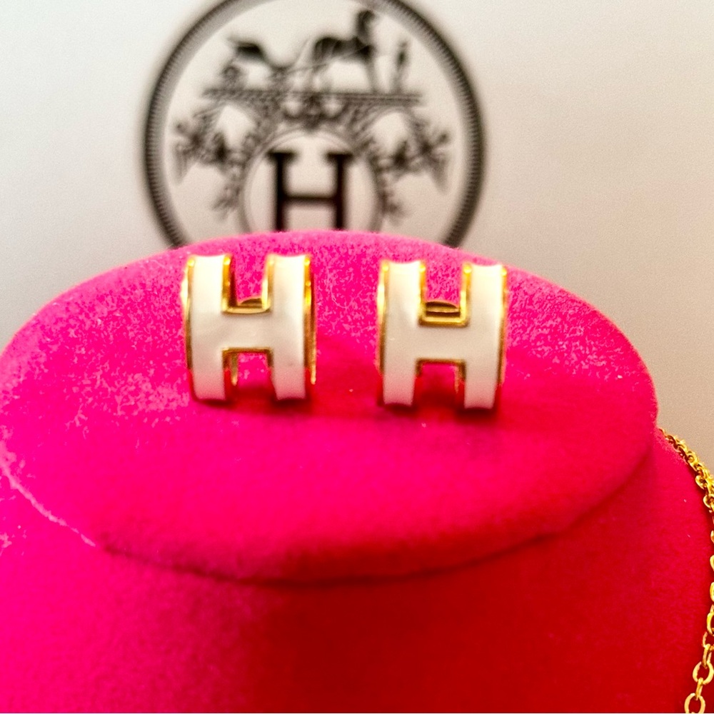 H Pop Necklace 
Enamel - Picture 5 of 8